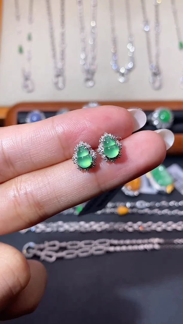 翡翠18K金镶嵌耳饰耳饰