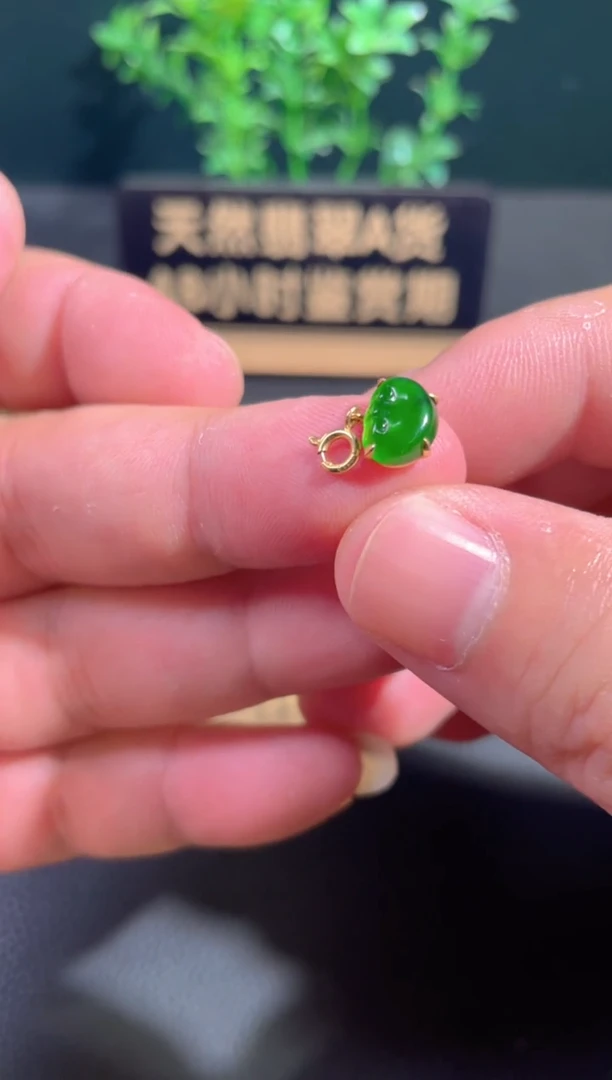 颈饰18K金镶嵌翡翠翡翠