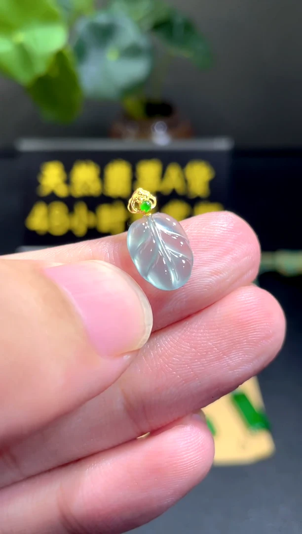 颈饰18K金镶嵌翡翠翡翠A货