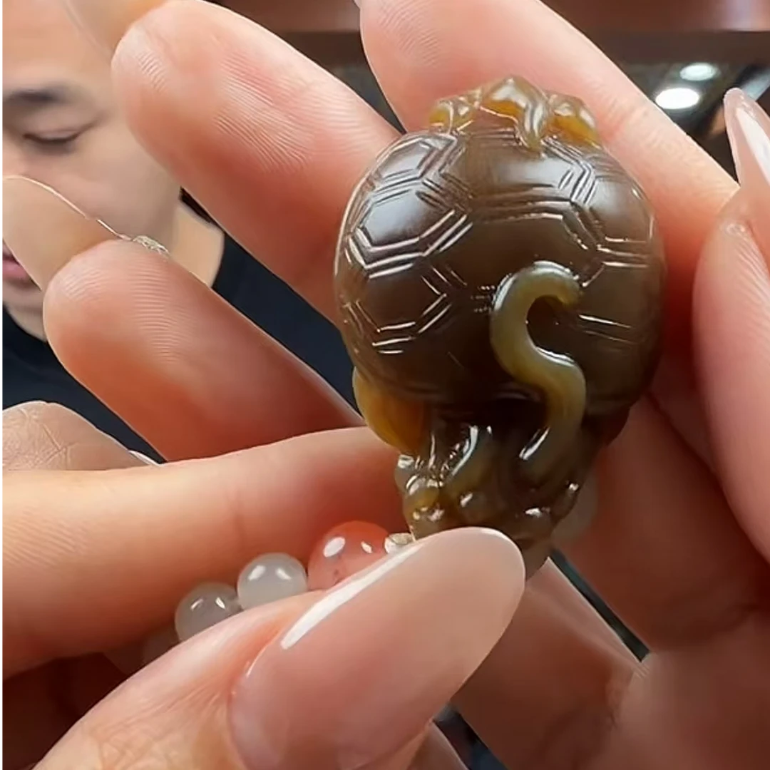 正宗天然和田玉吊坠