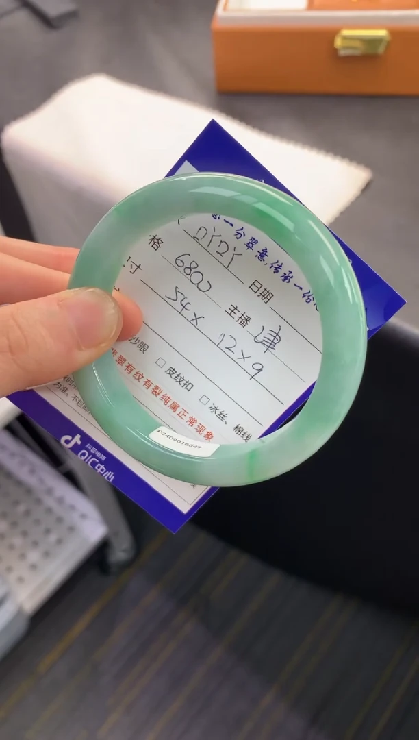 未镶嵌手镯翡翠吖*呀退货需手镯吊牌标签完好