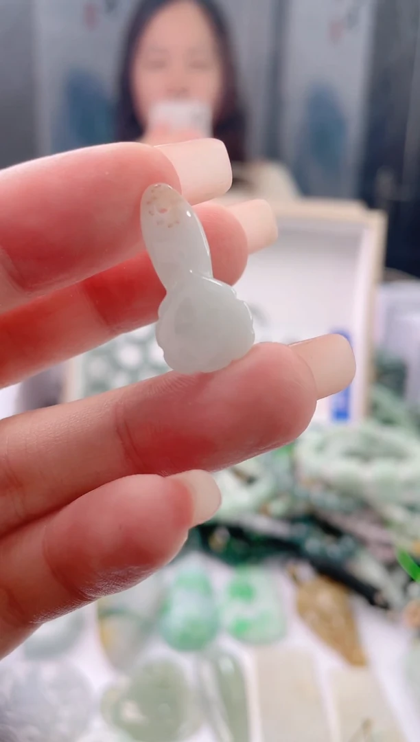 翡翠未镶嵌吊坠(赠链)小如意