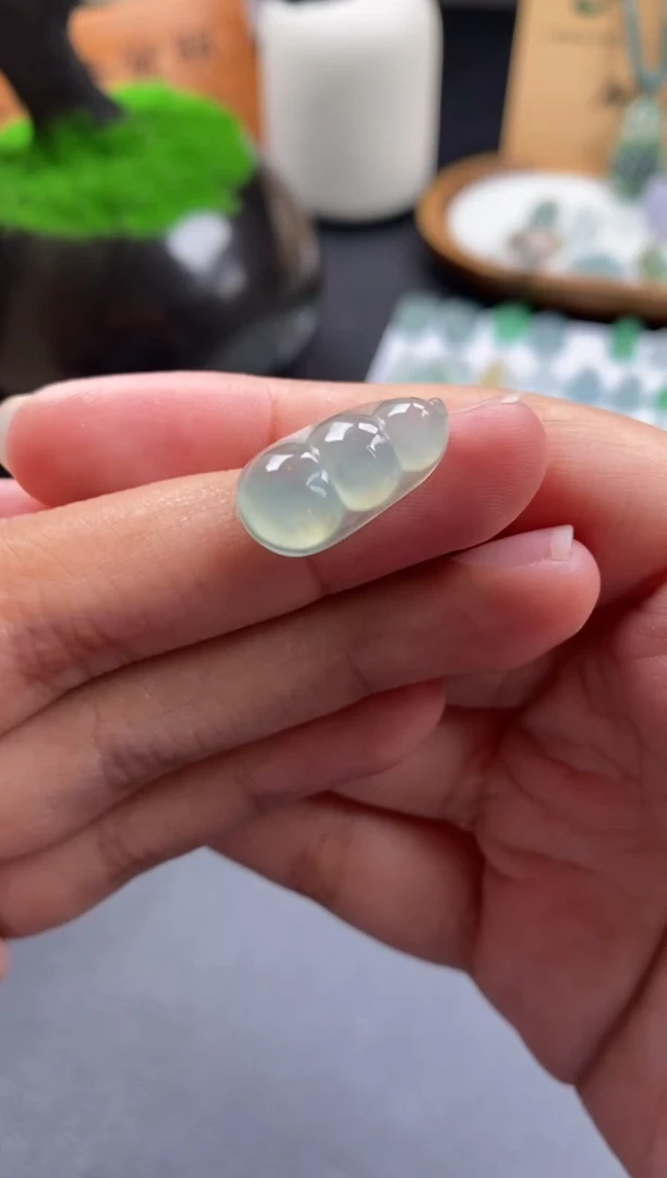 颈饰未镶嵌翡翠翡翠冰种福豆