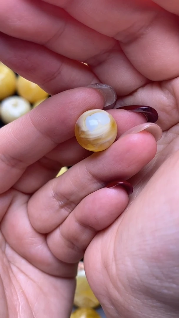 【闪购商品】琥珀裸石未镶嵌月.40