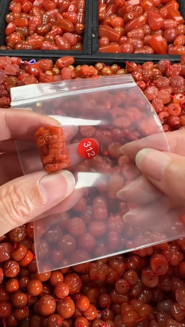 【闪购商品】南红玛瑙颈饰未镶嵌1