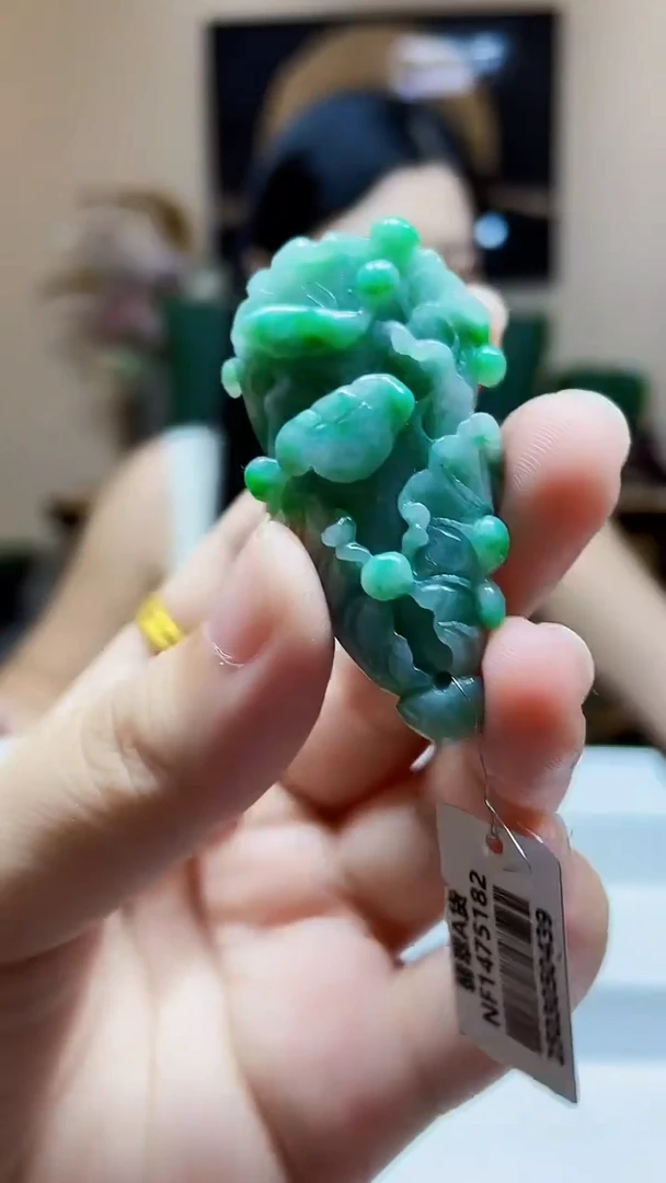 未镶嵌定制翡翠吊坠68