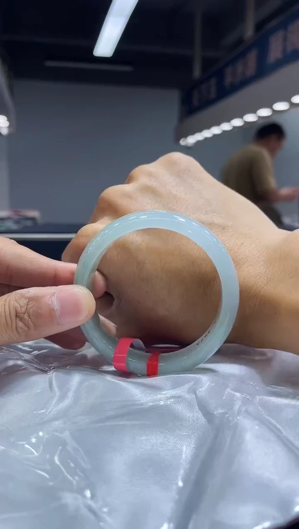 未镶嵌手镯翡翠5