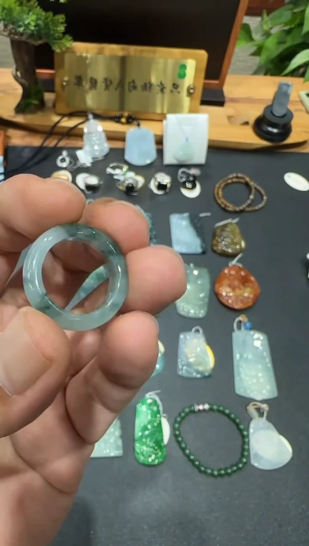 未镶嵌挂件翡翠A货翡翠多样性一件