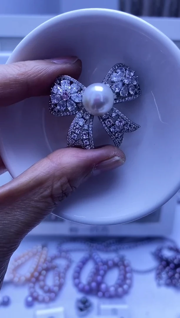 合金胸饰淡水珍珠胸针
