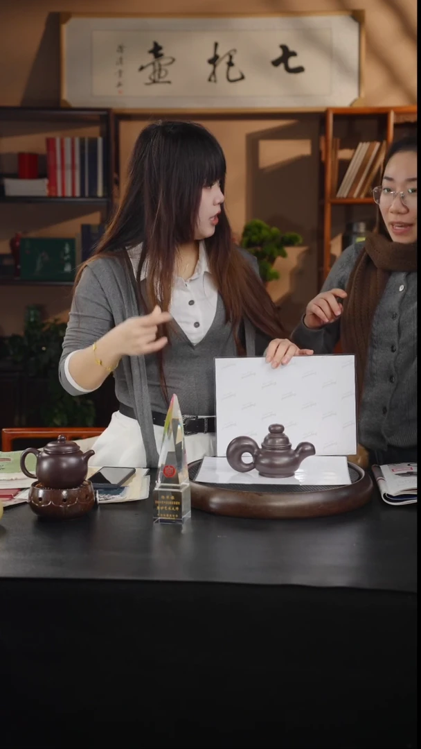茶壶紫砂黑墩头 松鼠壶