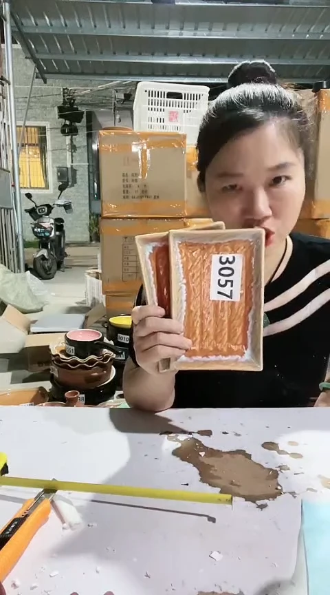 3057瑕疵盘子两个。。。