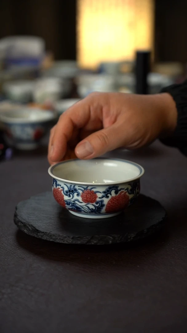 小***膀全手绘青花釉里红霸王菊大炉士杯