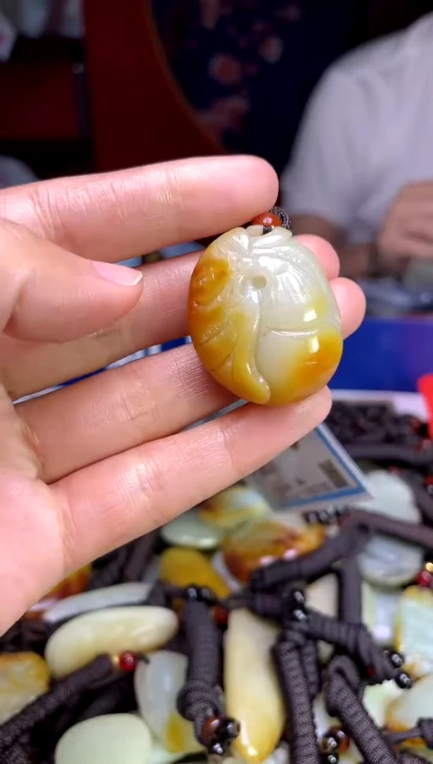 和田玉未镶嵌颈饰1