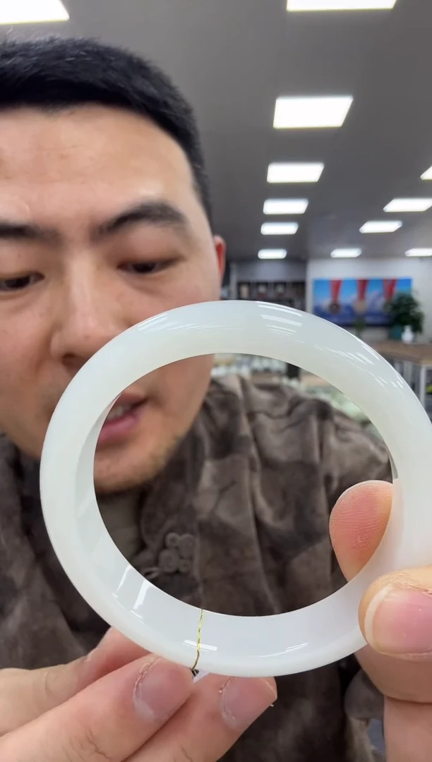 【闪购商品】和田玉手镯未镶嵌62  W07