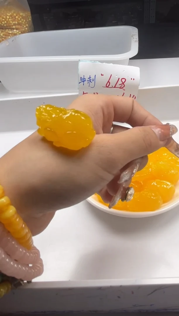 未镶嵌颈饰蜜蜡w2058鸡油黄蜜蜡貔貅*1个