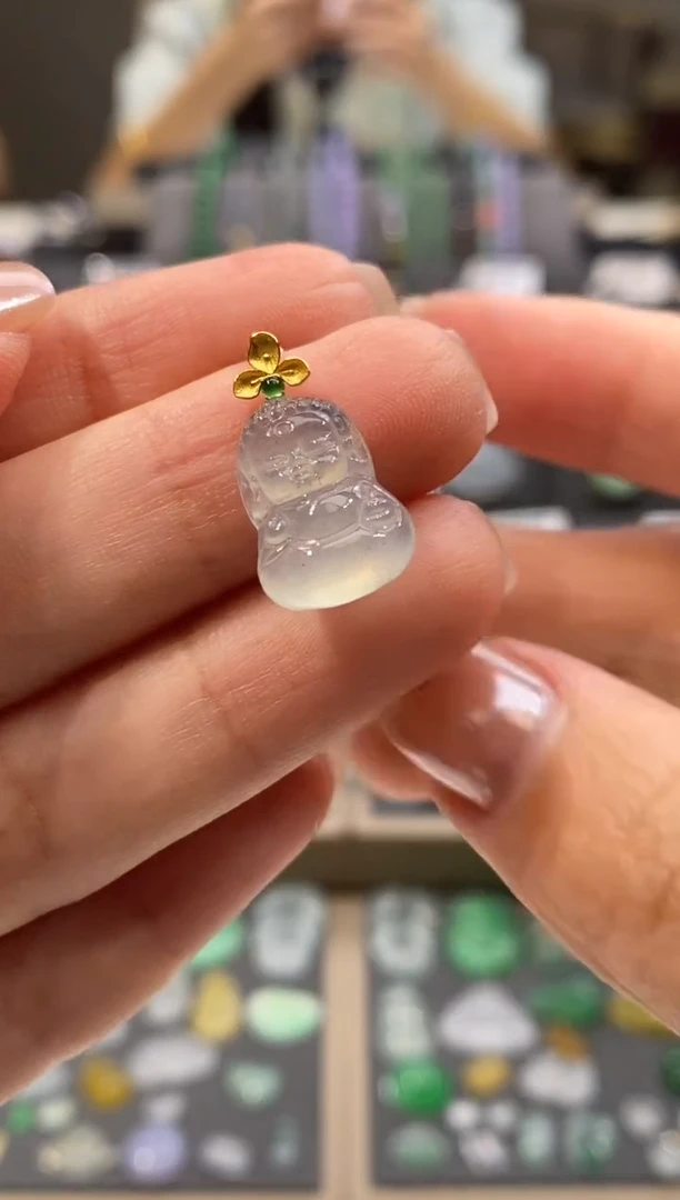 颈饰18K金镶嵌翡翠宝宝佛