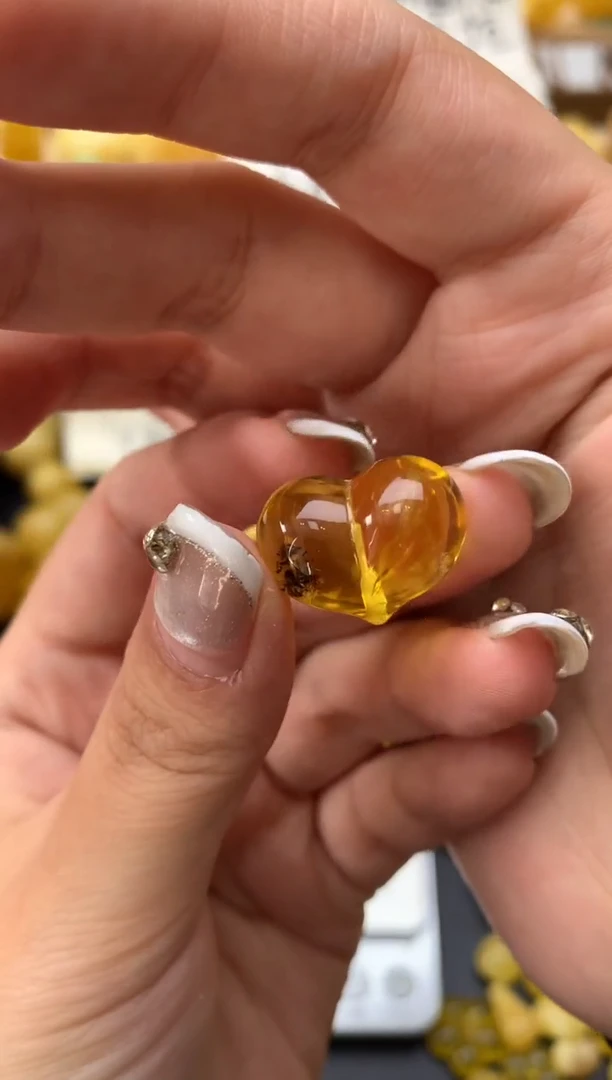 琥珀未镶嵌珠宝奇石085琥珀蜜蜡微瑕