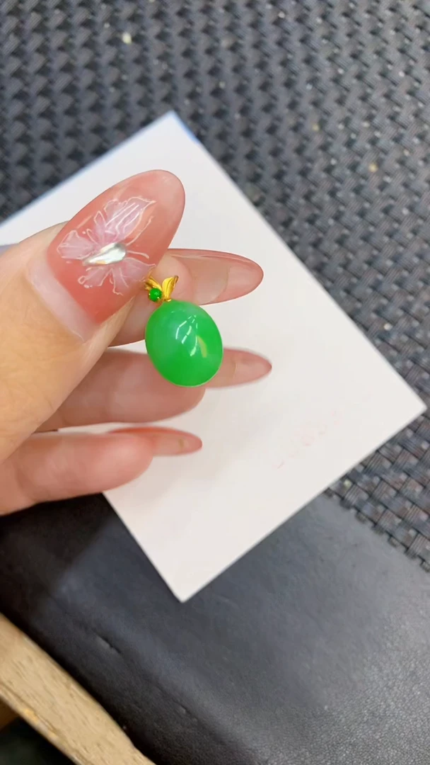 颈饰18K金镶嵌翡翠1