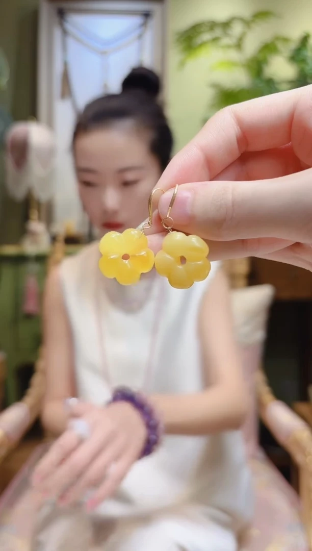 【闪购商品】蜜蜡裸石18K金镶嵌蜜蜡花耳钩耳饰