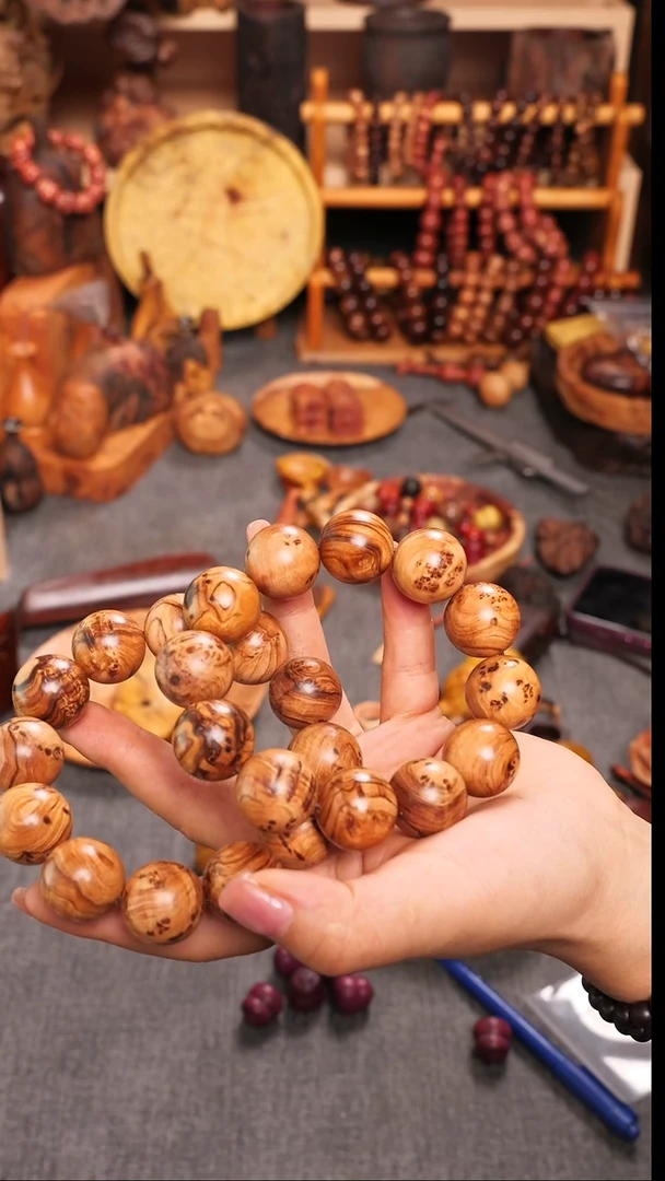 非洲檀香无事牌李***超鬼柳瘤疤2.0手串