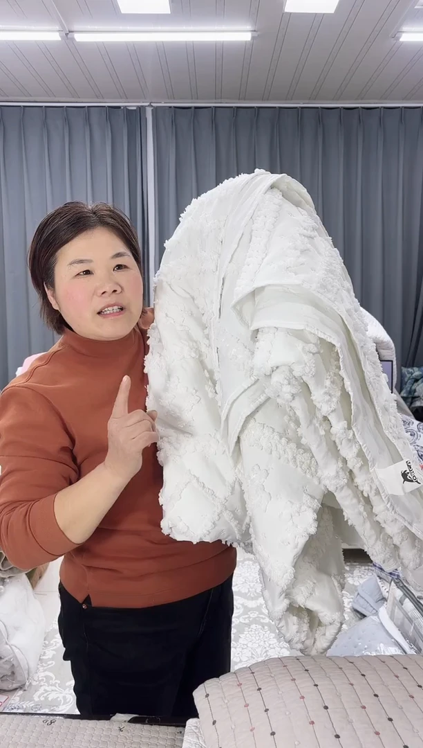 棉白色仿簇绒2.2*2.4微瑕