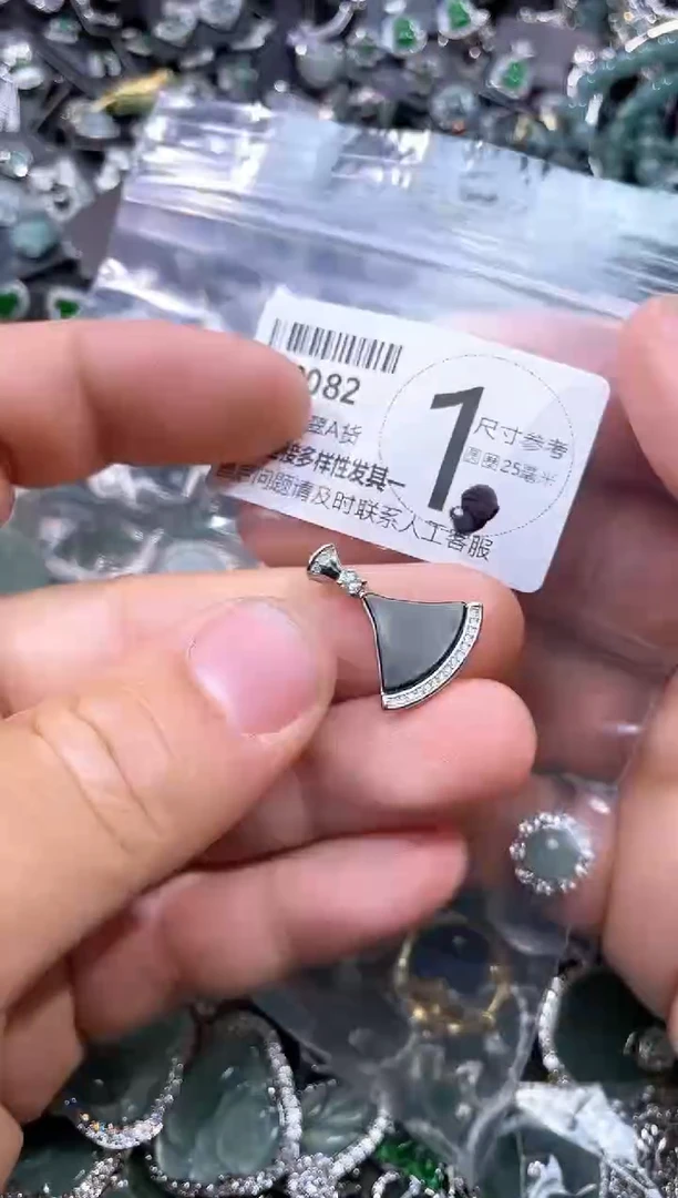 【闪购商品】翡翠颈饰未镶嵌P082吊坠