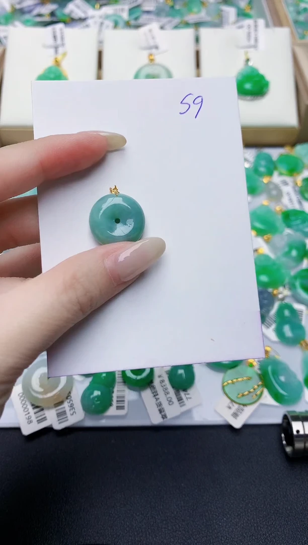 翡翠18K金镶嵌颈饰0000000000