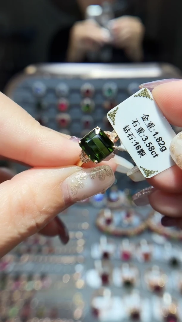 18K金镶嵌戒指碧玺3.58