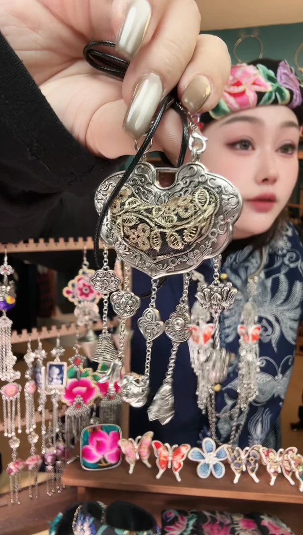 刺绣纯手工民族风刺绣吊坠