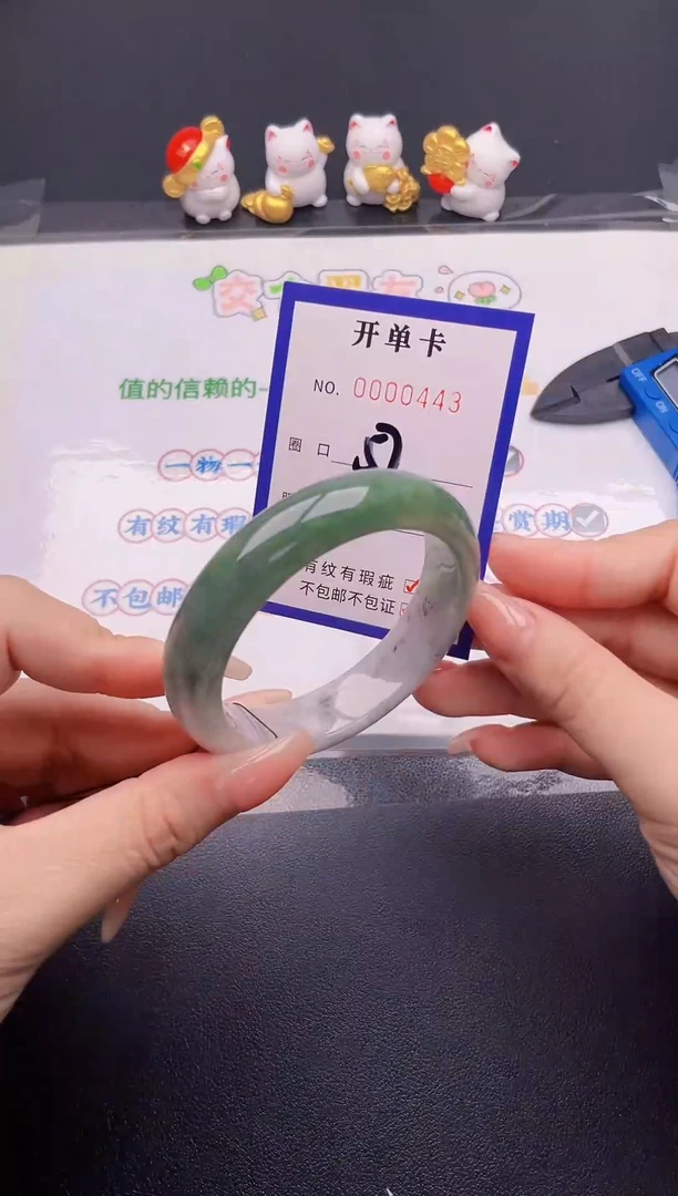 翡翠手镯未镶嵌翡翠手镯未镶嵌