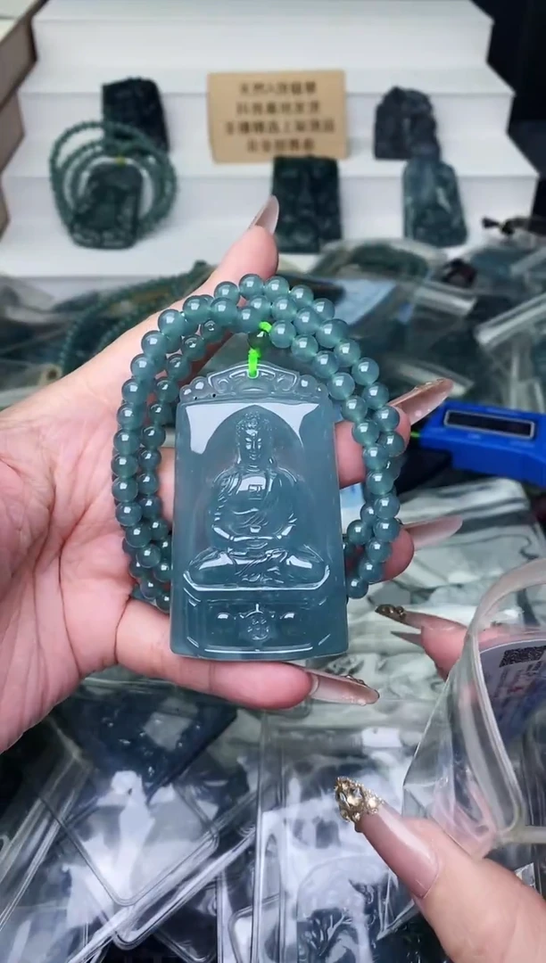 颈饰未镶嵌翡翠