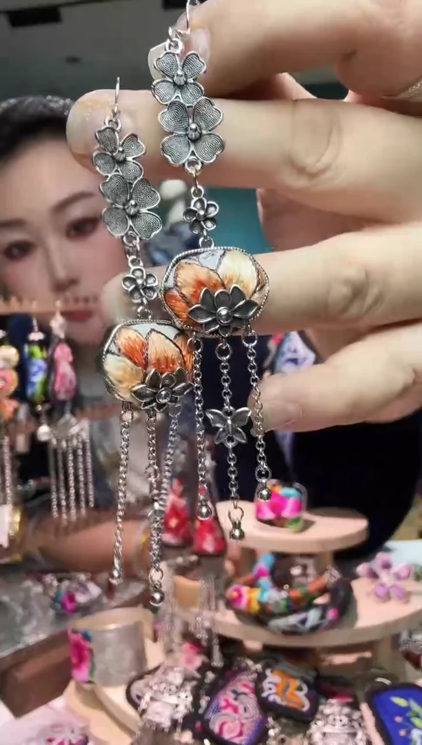 刺绣纯手工苗绣非遗耳环