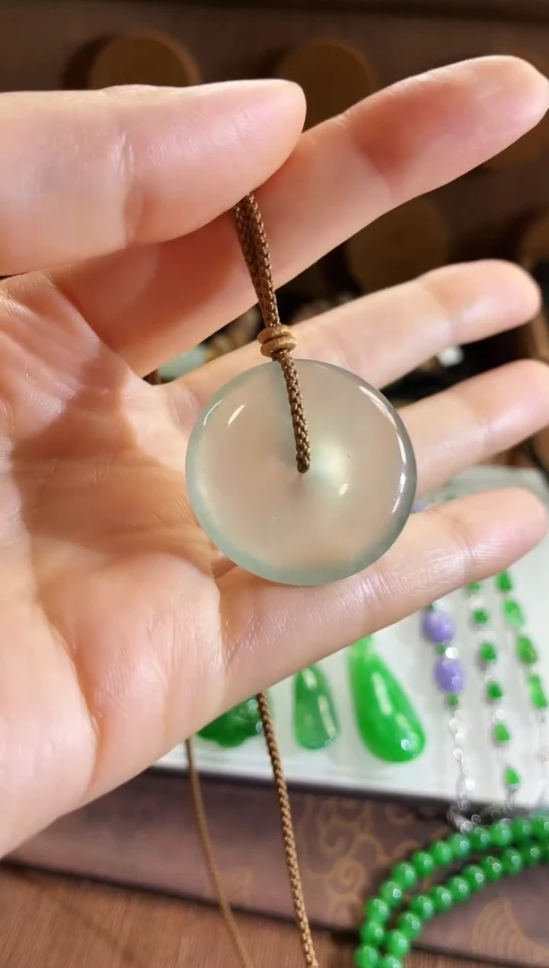 颈饰未镶嵌翡翠吊坠