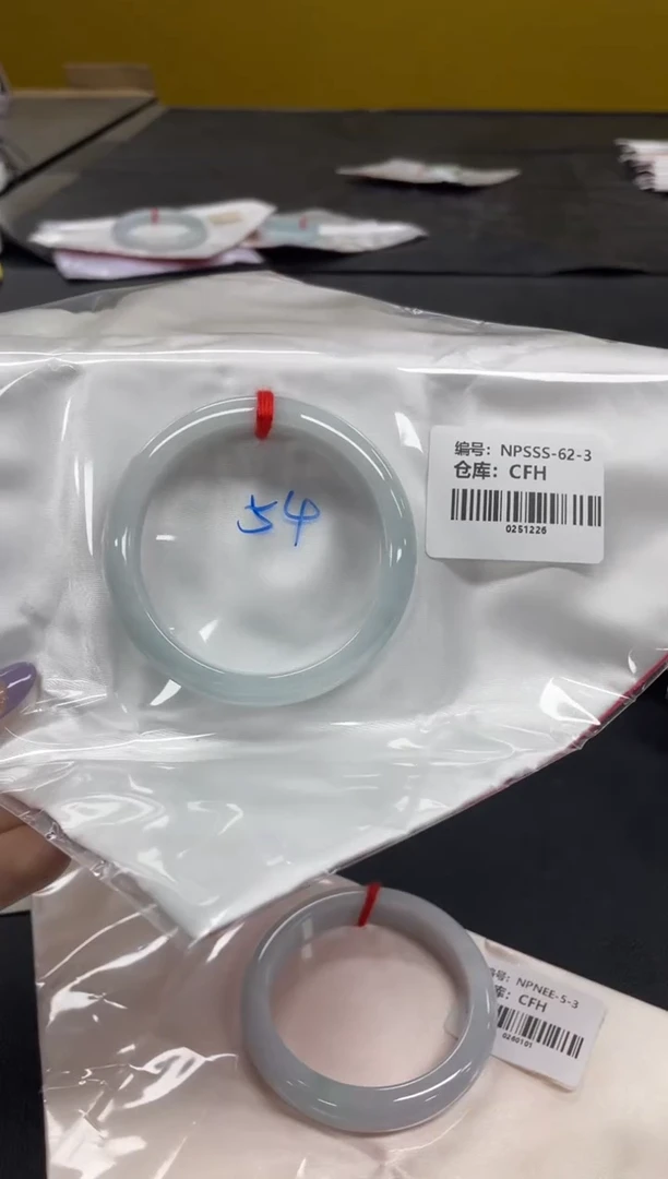 未镶嵌手镯翡翠翡翠手镯