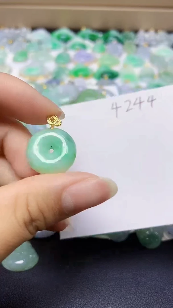 翡翠未镶嵌颈饰天然缅甸翡翠A货