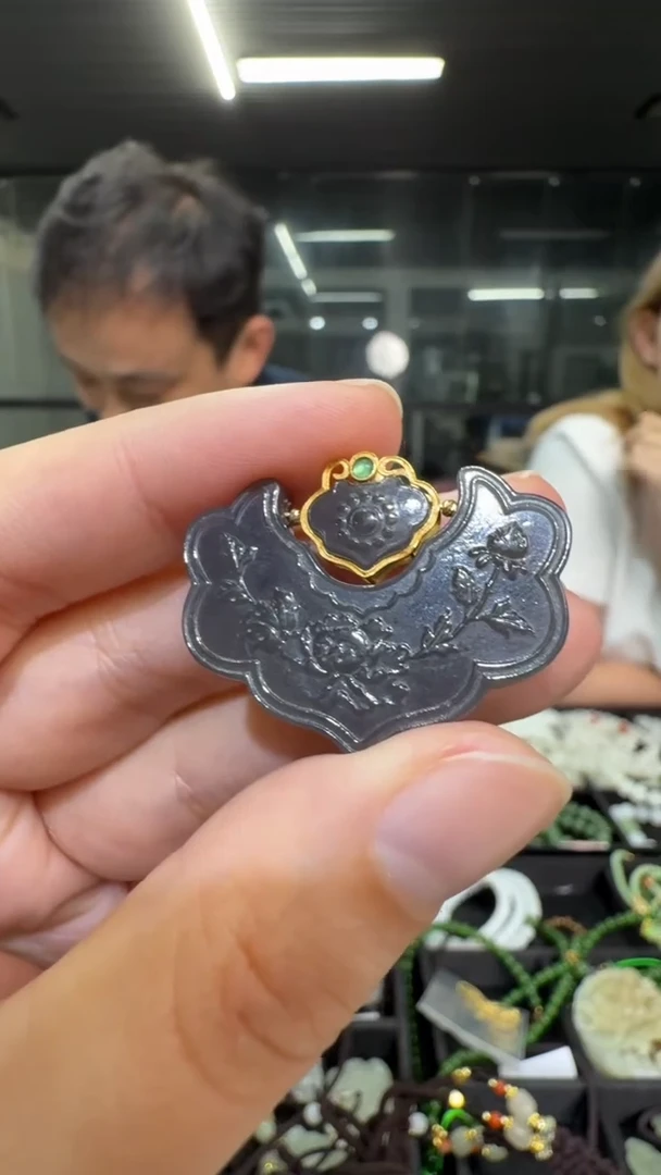 颈饰未镶嵌和田玉假一罚三