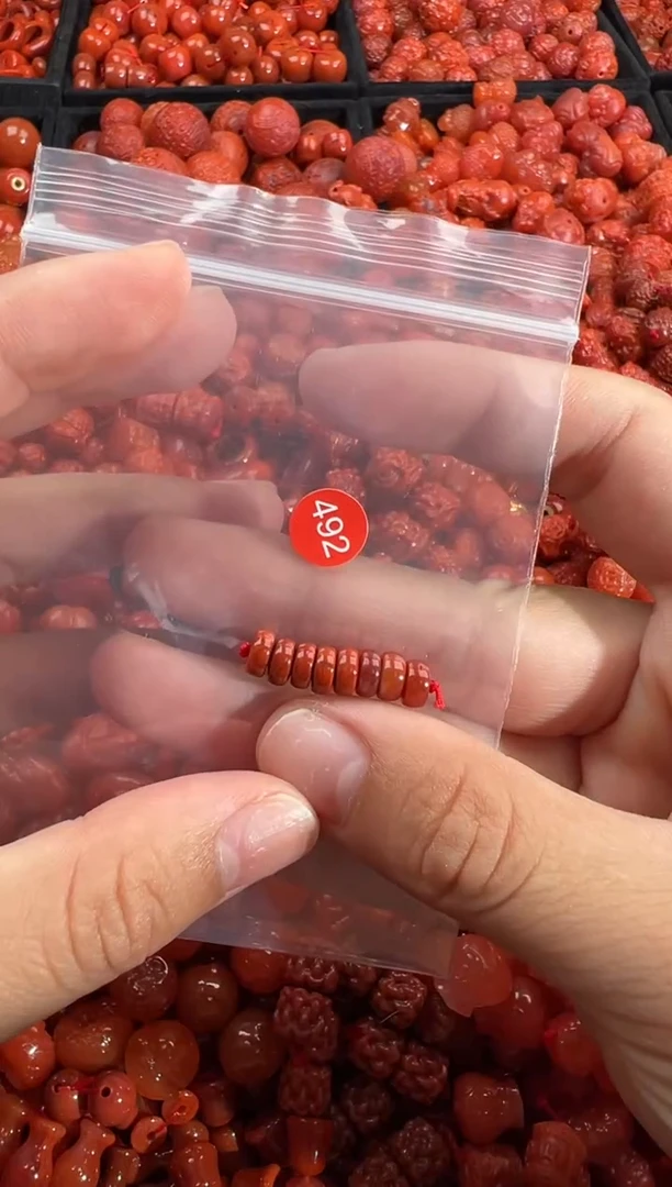 南红玛瑙未镶嵌颈饰1