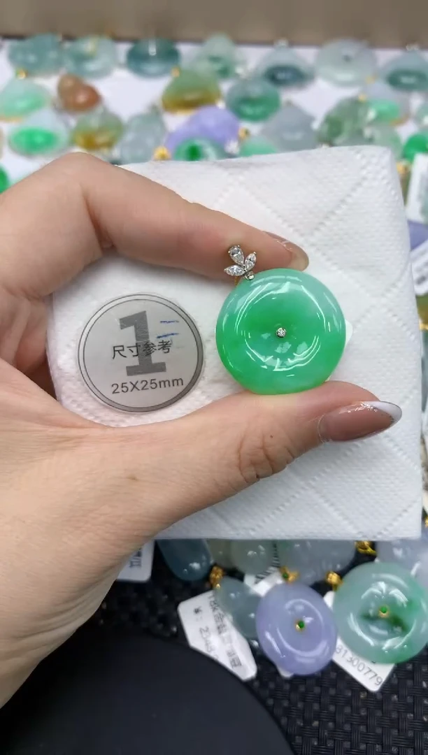 颈饰18K金镶嵌翡翠1111111111