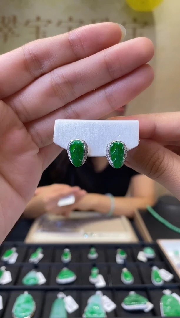 18K金镶嵌翡翠耳饰B9937 树叶耳包 含运营费