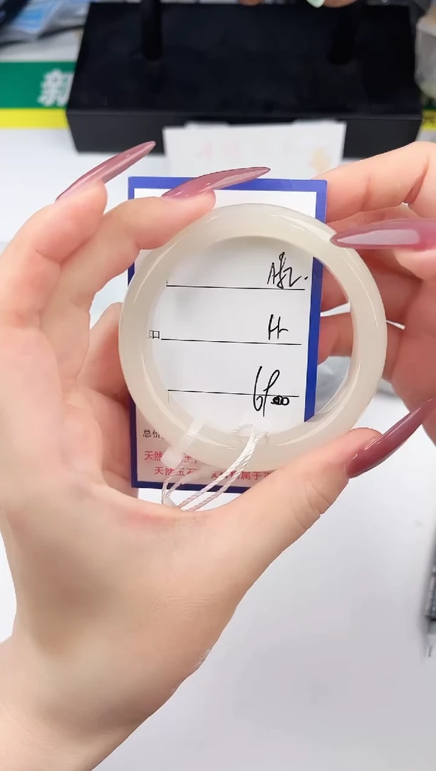 未镶嵌手镯和田玉82颜色微差无瑕