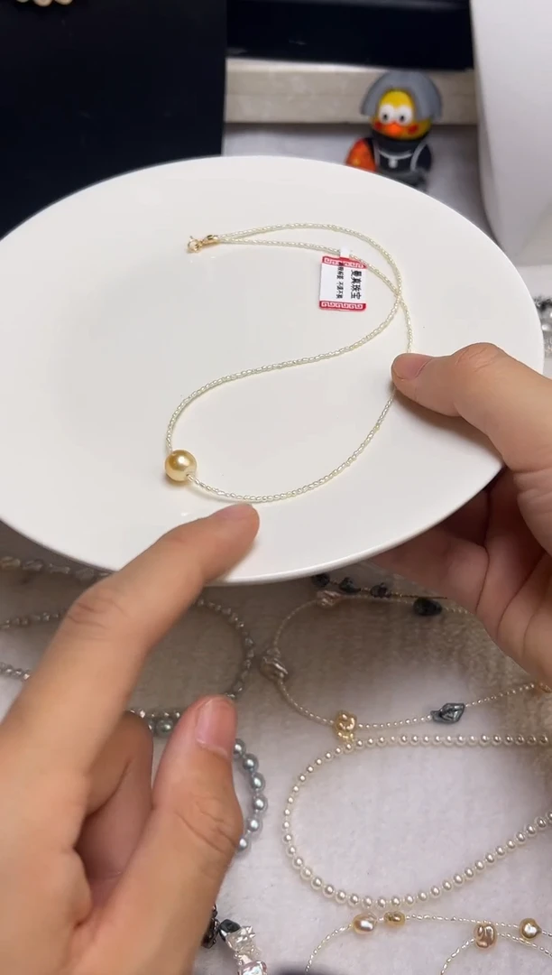 颈饰18K金镶嵌海水珍珠珍珠