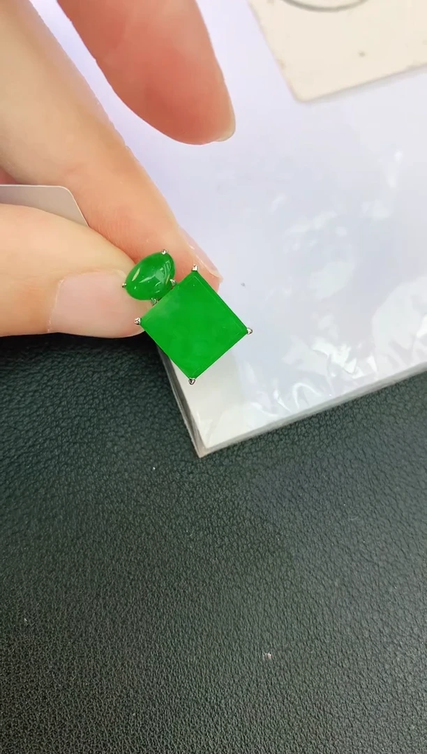 翡翠18K金镶嵌颈饰赠礼盒证书 麦麦