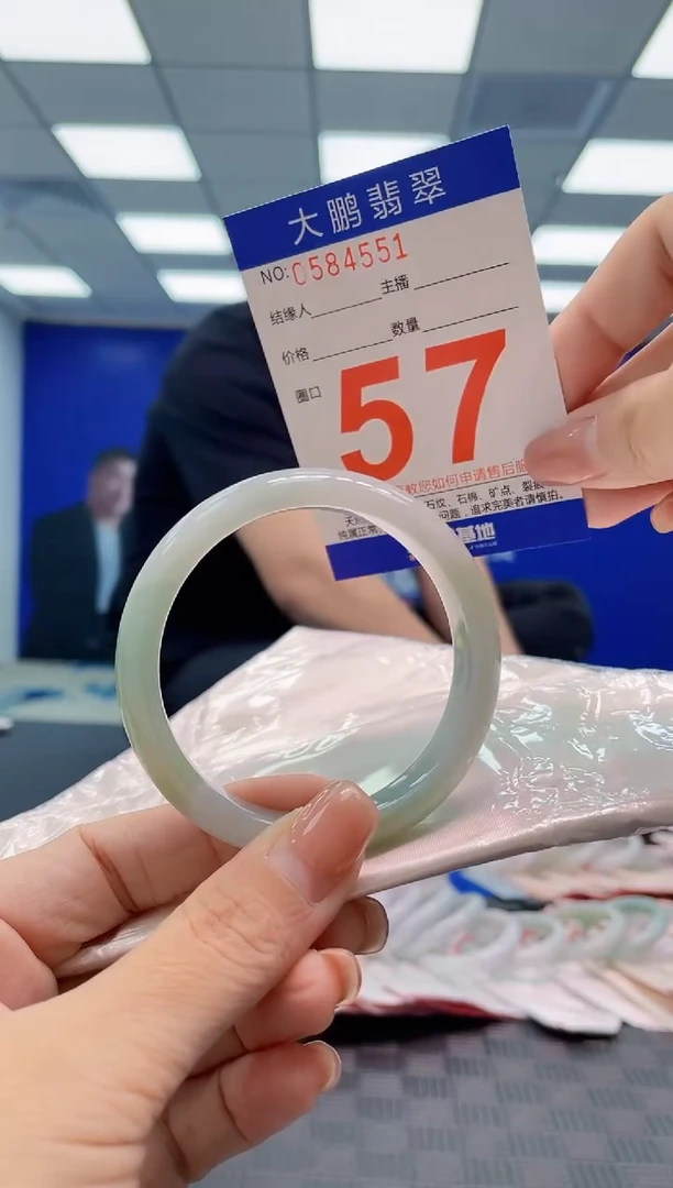 翡翠手镯未镶嵌AAAAAAAA