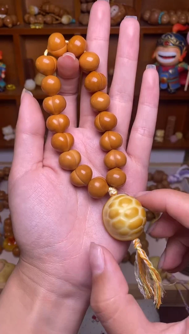 把件猴头核桃高定柯基屁桃＋富甲手持