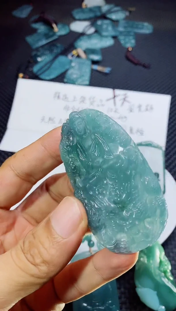 翡翠未镶嵌颈饰