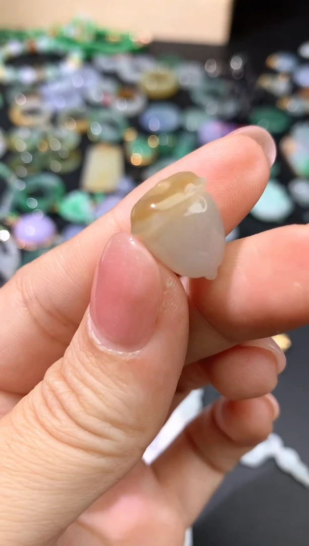 颈饰未镶嵌翡翠吊坠