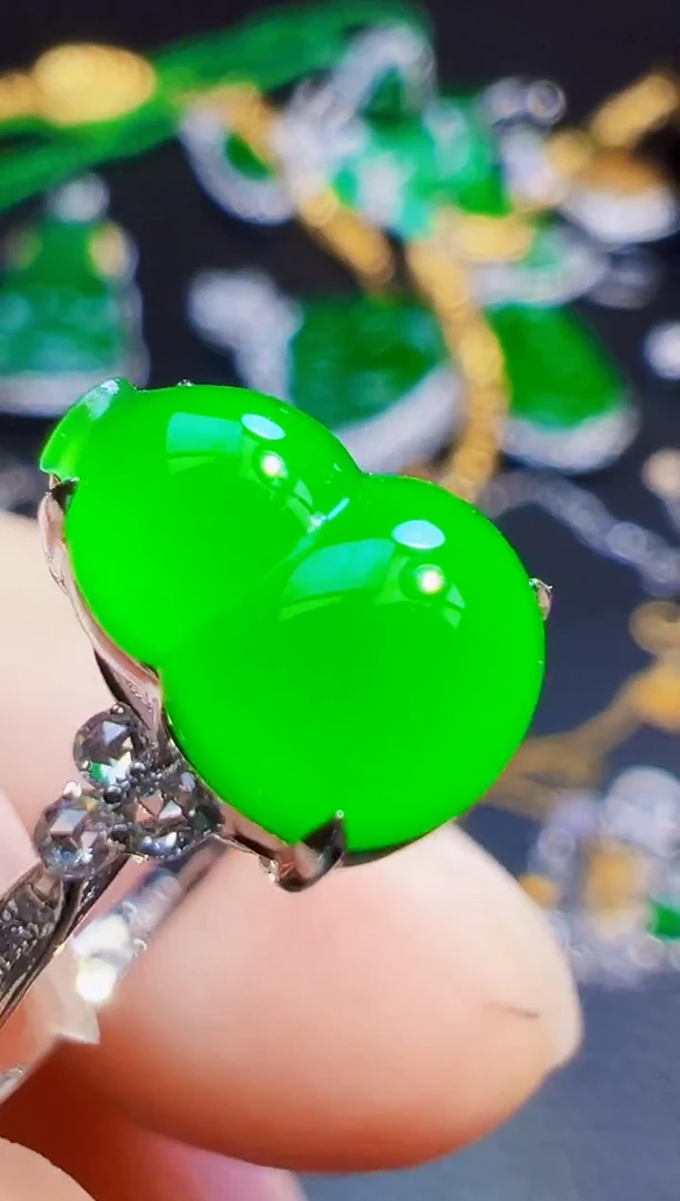 18K金镶嵌戒指翡翠小*翡翠