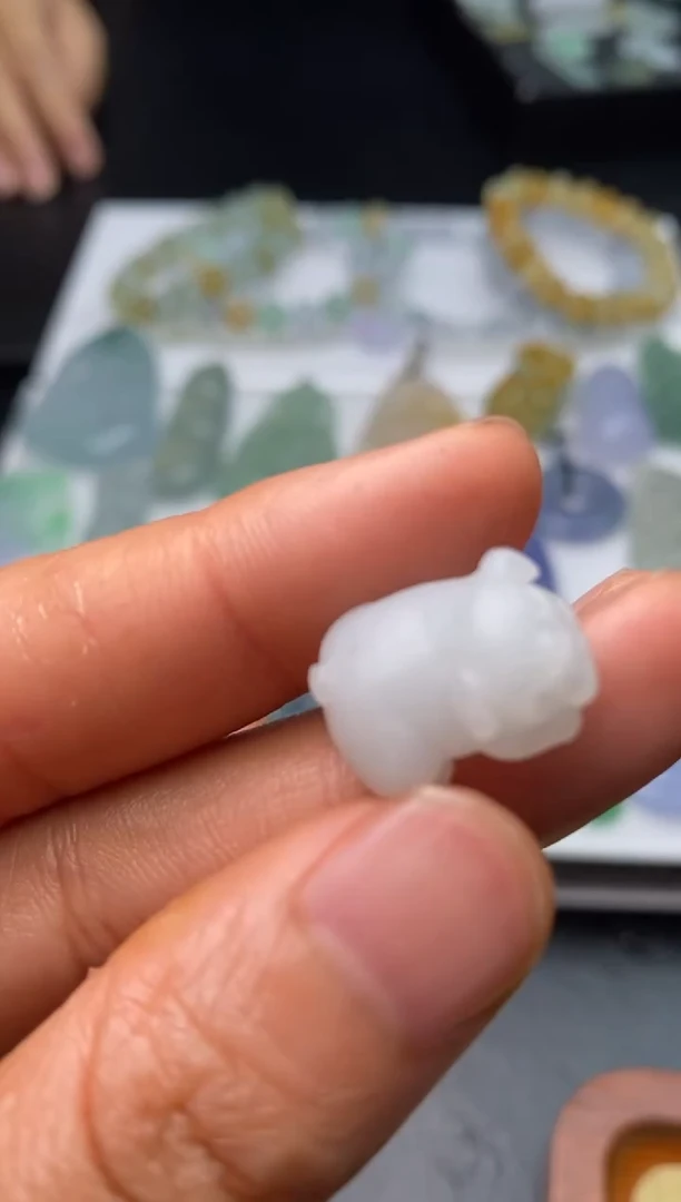 定制翡翠未镶嵌翡翠毛货多样性发一个