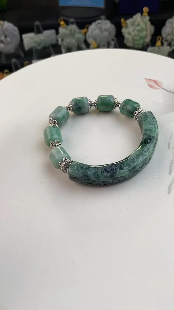 颈饰未镶嵌翡翠微瑕