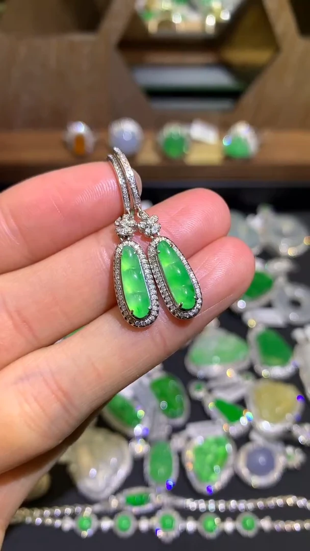 【闪购商品】翡翠吊坠(不含链)18K金镶嵌耳坠